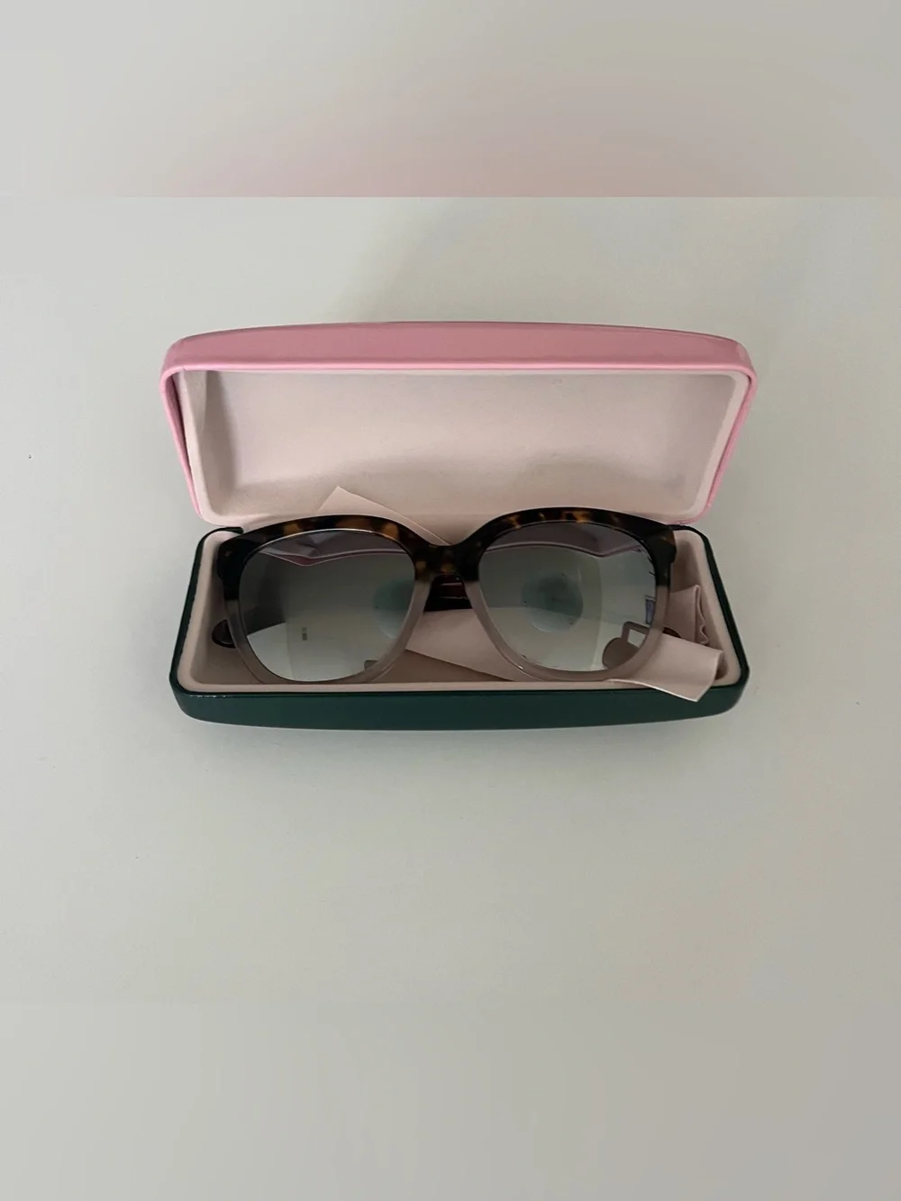 ✨Kate Spade Tortoise Cat-Eye Sunglasses with Original Hard Case 😎🕶️